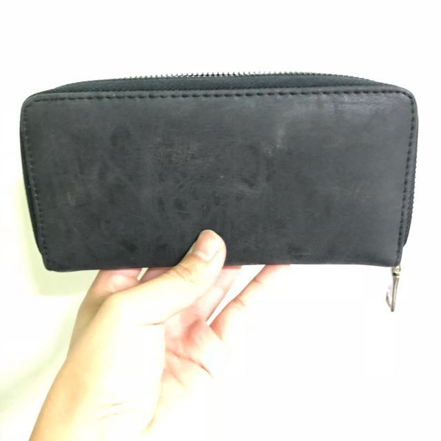 WALLET (LONG) (Category: Wallets & Card Holders) located in Singapore. Submitted by anselho (Listing ID 146789618, Image 2). Description: Long wallet Black with minimalistic design Zip compartment in the center for coins 8 cardholding slots Unisex!.