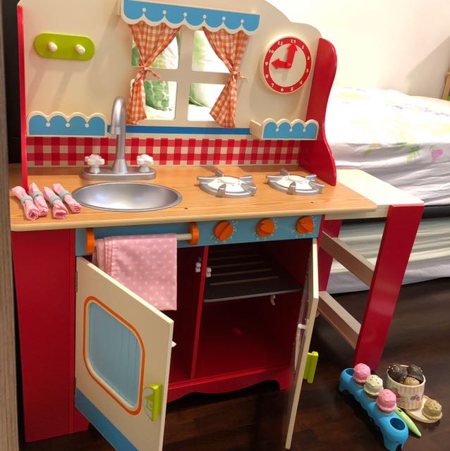 elc wooden cottage kitchen