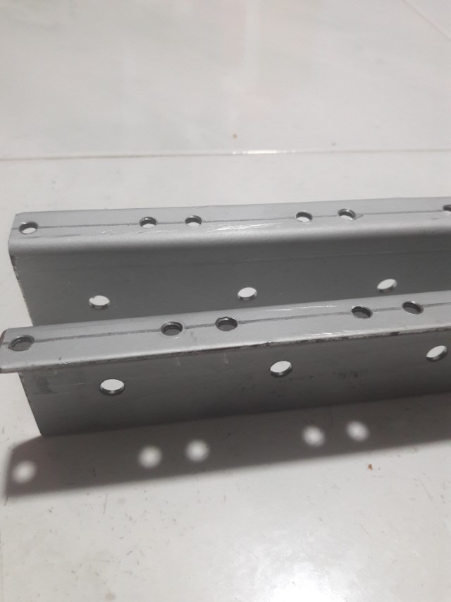 Flightcase brackets - 2pcs (Category: Music Accessories) located in Singapore. Submitted by rolling_gd_time (Listing ID 146949461, Image 3). Description: Flightcase brackets. 31.5 inch length - 2pieces. Front mounting all threaded. Material metal. No spacer - wood. $70 fix..