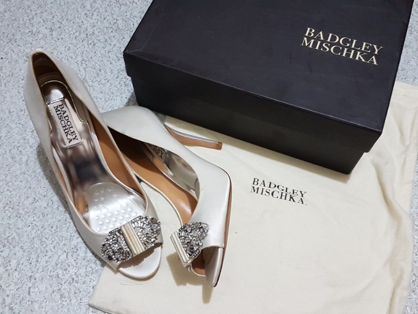 badgley mischka white satin shoes