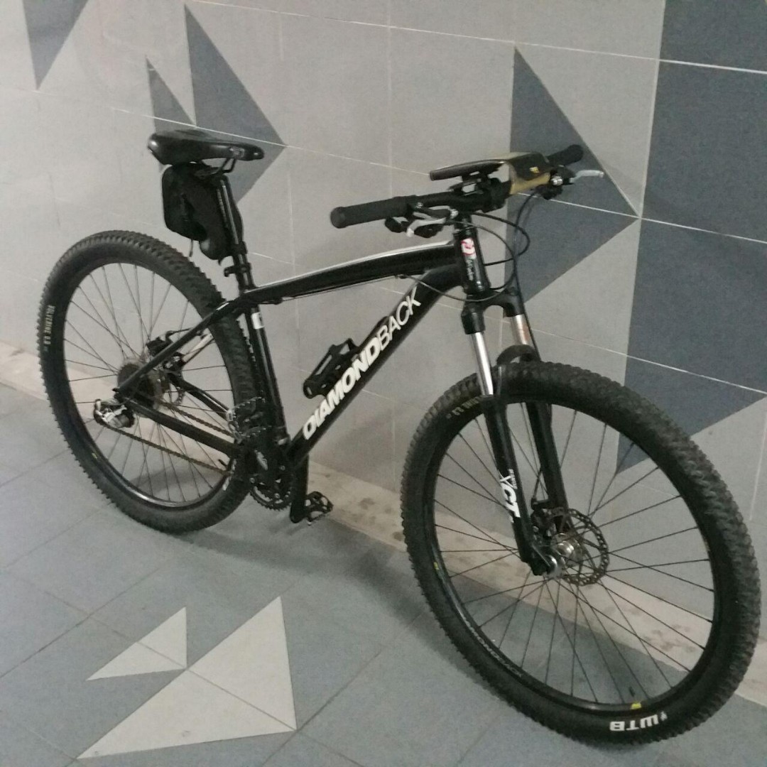 black diamondback mountain bike