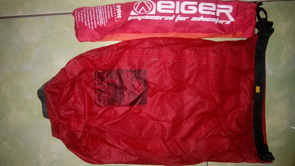 Dry Bag Eiger 4l Men S Fashion Men S Bags Wallets On Carousell