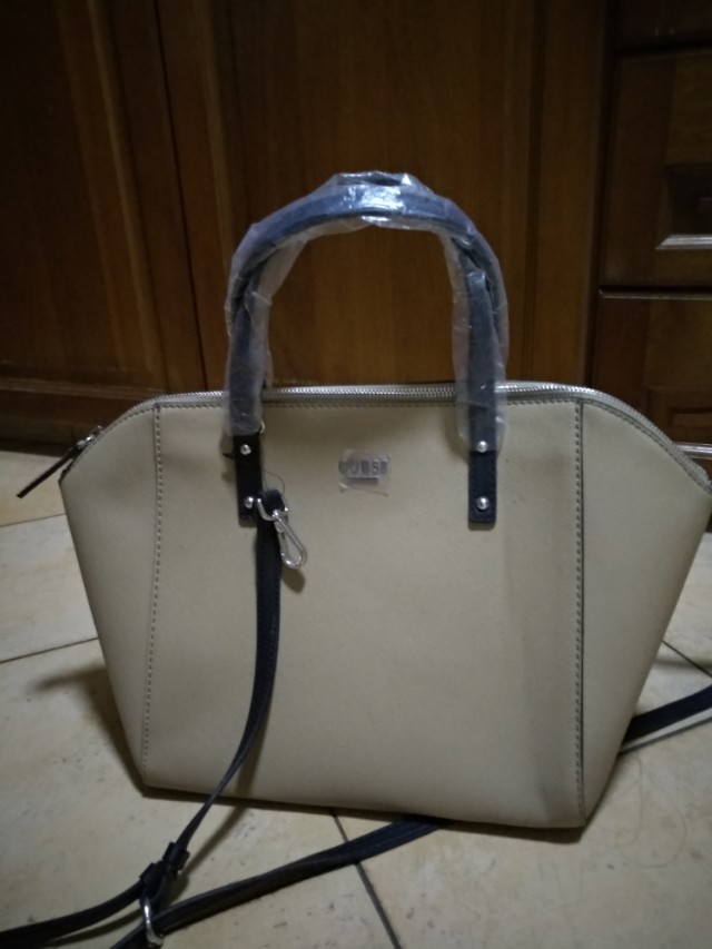 guess carry bag