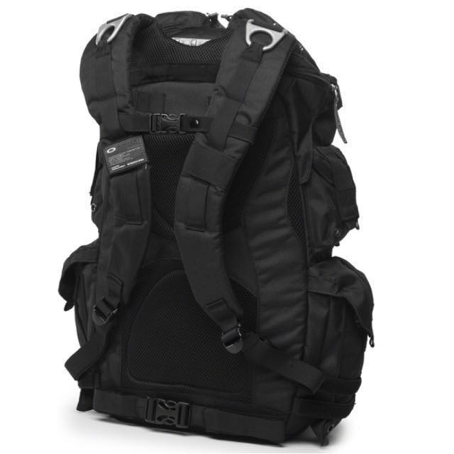 Oakley Mechanism 30L Backpack Men s Fashion Bags Backpacks on