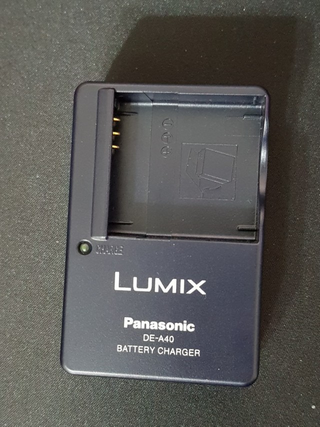 Panasonic lumix original battery and charger for BCE10E, Photography