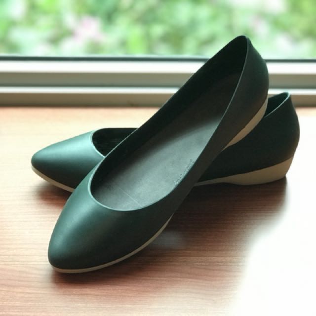 Waterproof ballet flats deals