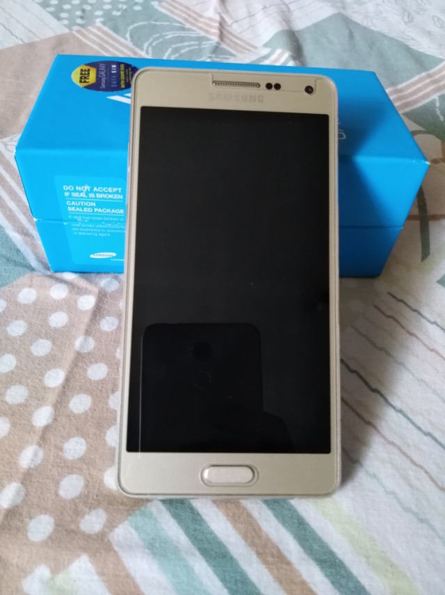 Pre Loved Samsung Galaxy A5 In Champagne Gold 2015 First Version Of The A5 Series Mobile Phones Tablets On Carousell