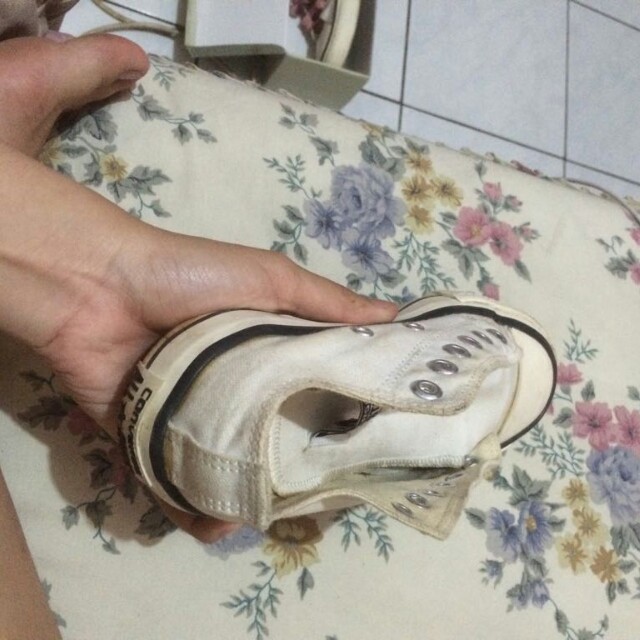 Free Ongkir Sepatu Converse Putih Original 100 Everything Else Others On Carousell