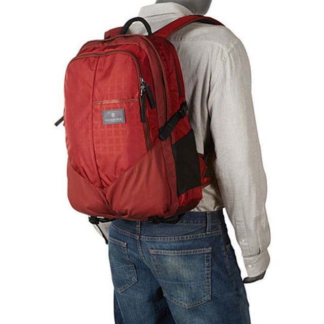altmont 3.0 deluxe laptop backpack Cinosural International School