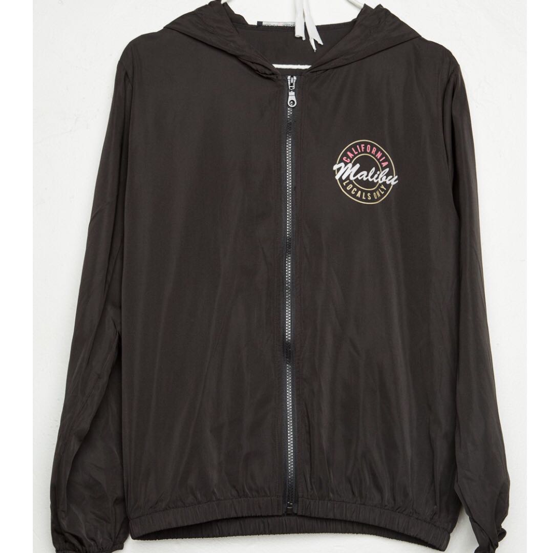 Brandy Melville Rare Malibu windbreaker Women s Fashion Coats Jackets and Outerwear on Carousell