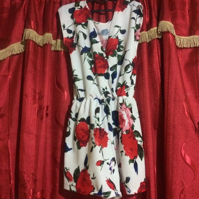 Floral Romper (Category: Rompers) located in Manila. Submitted by cg1313 (Listing ID 147193865, Image 2). Description: Used once S-M frames 10/10 condition Feel free to send a message❤️ 150php Helping tags: #romper #floral #freedelivery #croptop #offshoulder #hello2018.