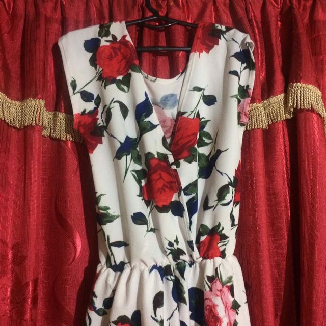 Floral Romper (Category: Rompers) located in Manila. Submitted by cg1313 (Listing ID 147193865, Image 1). Description: Used once S-M frames 10/10 condition Feel free to send a message❤️ 150php Helping tags: #romper #floral #freedelivery #croptop #offshoulder #hello2018.
