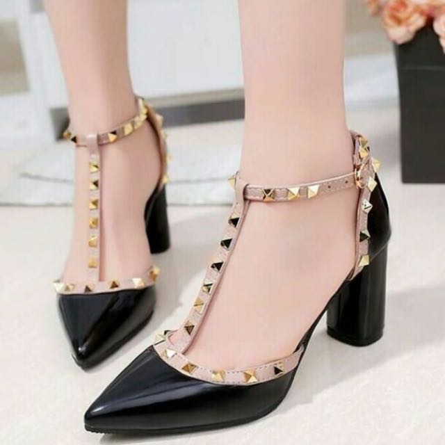 sepatu heels valentino