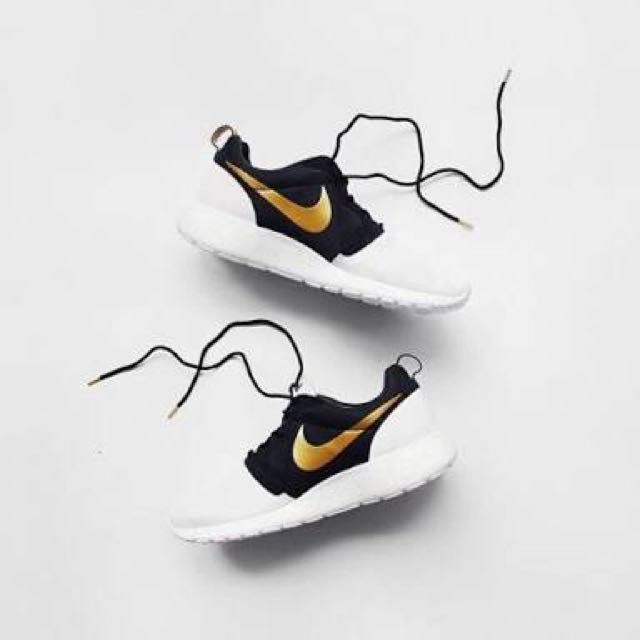 nike roshe run gold