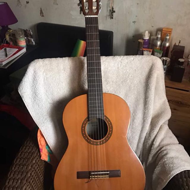 Second hand outlet yamaha guitar
