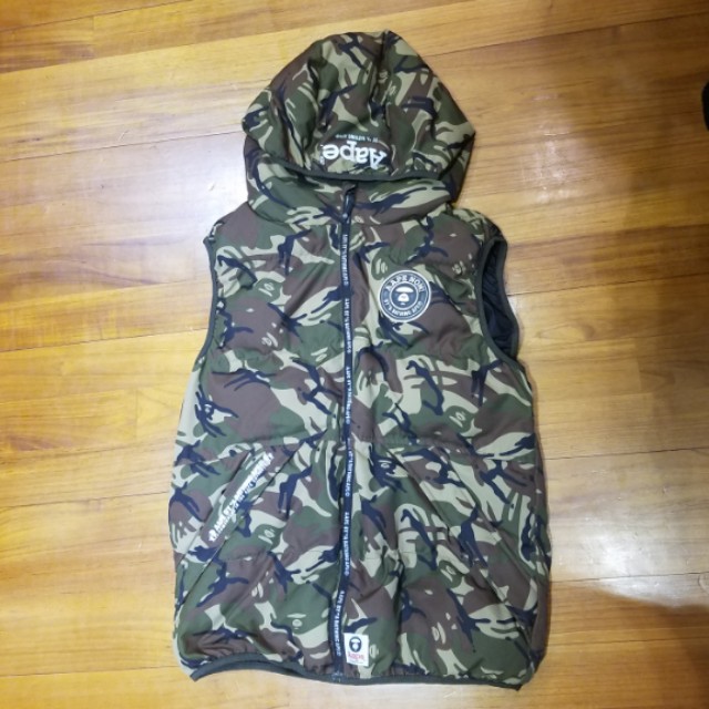 A BATHING APE Jacket （分類：外套及戶外衣服）位於 Hong Kong。 由 pigpigsam83 提交（商品編號 147447439，圖片 2）。簡介： 經典迷彩 有帽棉褸 Women:L Men:M Chest 85cm Length 63cm。