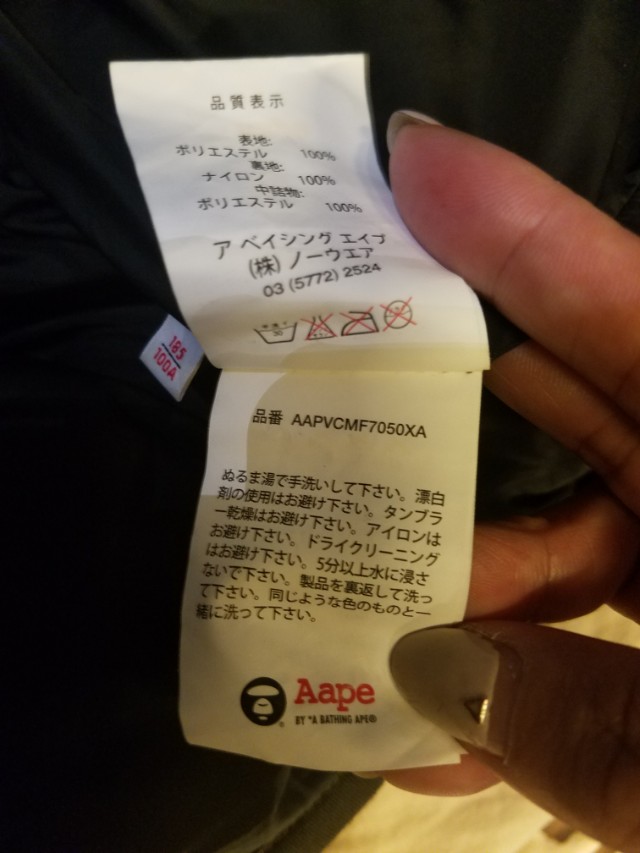 A BATHING APE Jacket （分類：外套及戶外衣服）位於 Hong Kong。 由 pigpigsam83 提交（商品編號 147447439，圖片 4）。簡介： 經典迷彩 有帽棉褸 Women:L Men:M Chest 85cm Length 63cm。