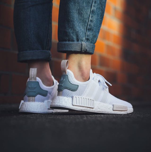 women's nmd r1 tactile green