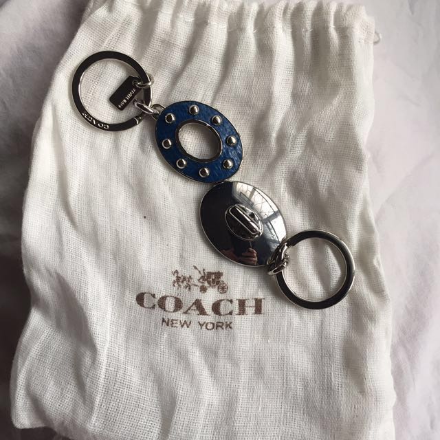 Coach turnlock keychain online