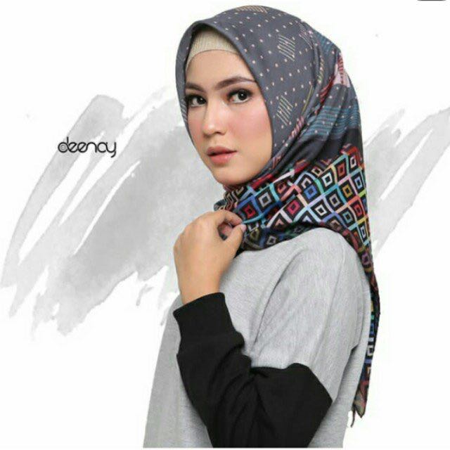 Deenay Printed Scarf Women S Fashion Muslim Fashion On Carousell