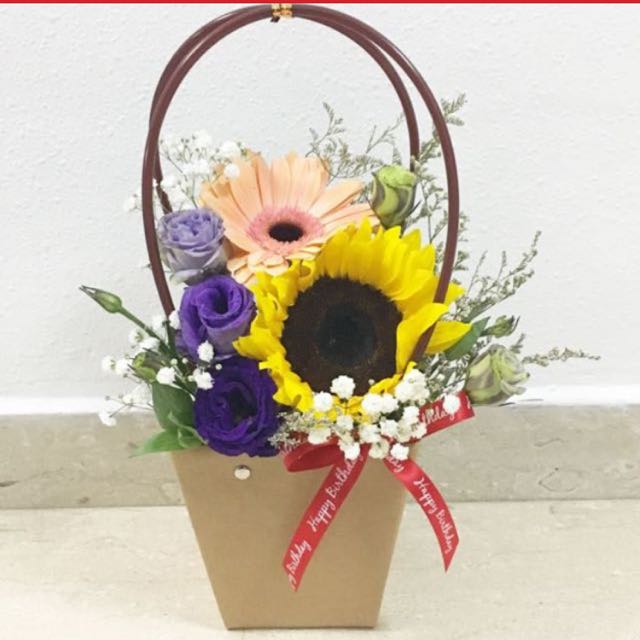 Flower Bouquet Kraft Bag In Sunflower Daisy And Mix Flowers Birthday Bouquet Anniversary Gift Bulletin Board Preorders On Carousell
