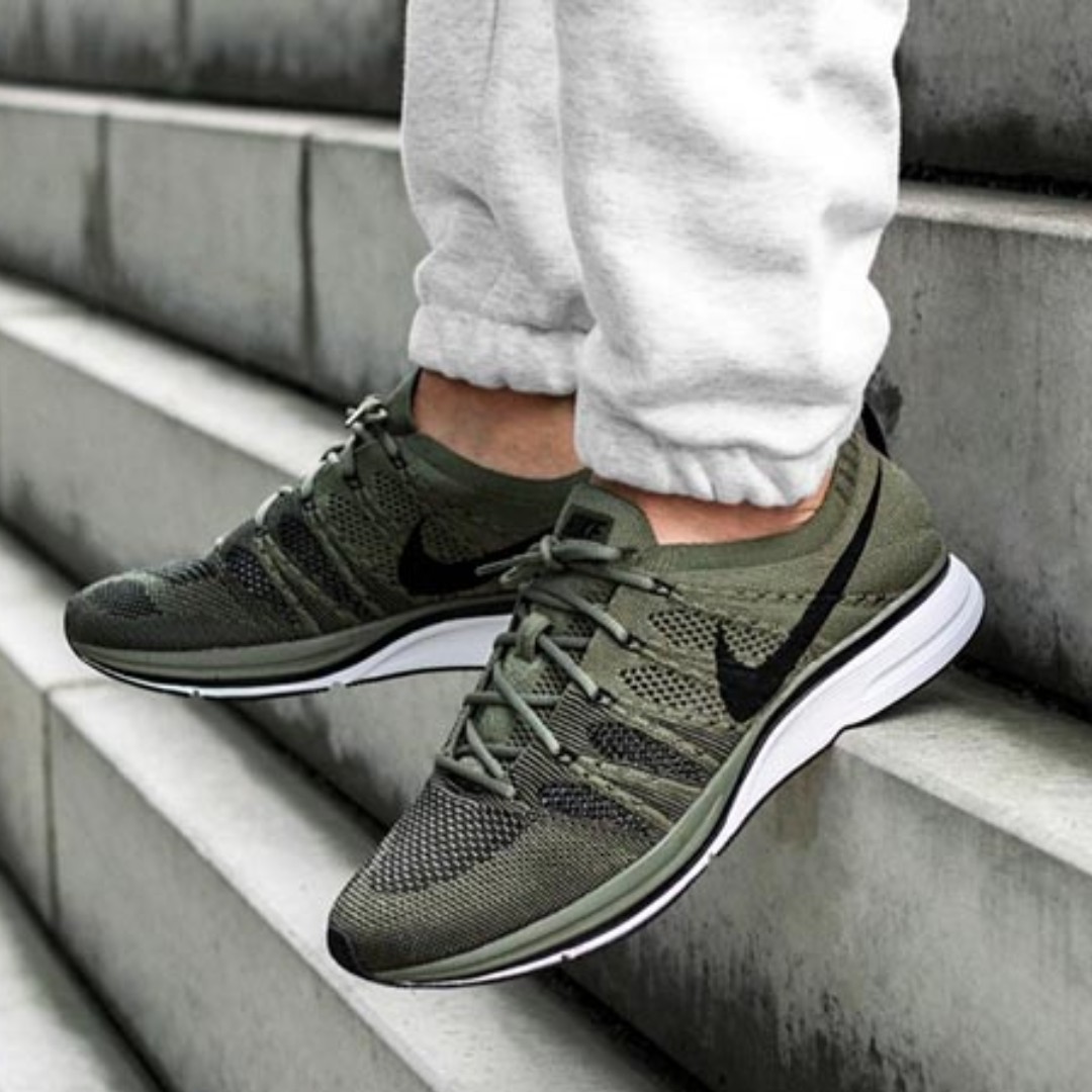 nike flyknit trainer olive