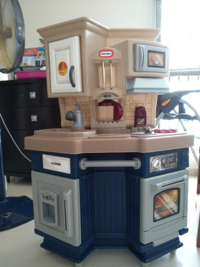 Pre-loved Little Tikes Kitchen, Babies & Kids, Baby Nursery & Kids Furniture, Kids' Tables ...