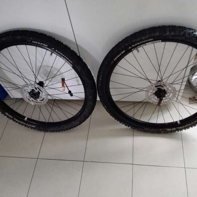 Araya dm650 wheelset with schwalbe smart sam tyres Sports