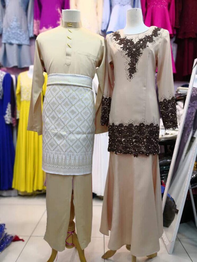 Baju Kurung Couple Women S Fashion Muslimah Fashion Baju Kurung Sets On Carousell