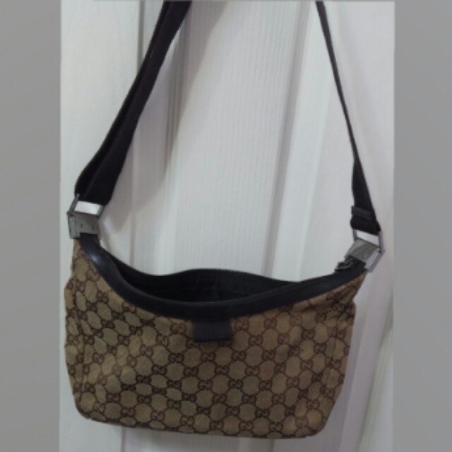 GUCCI 布質斜孭袋, 名牌, 手袋及銀包- Carousell