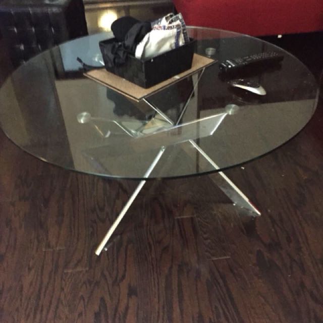 Structube top glass table