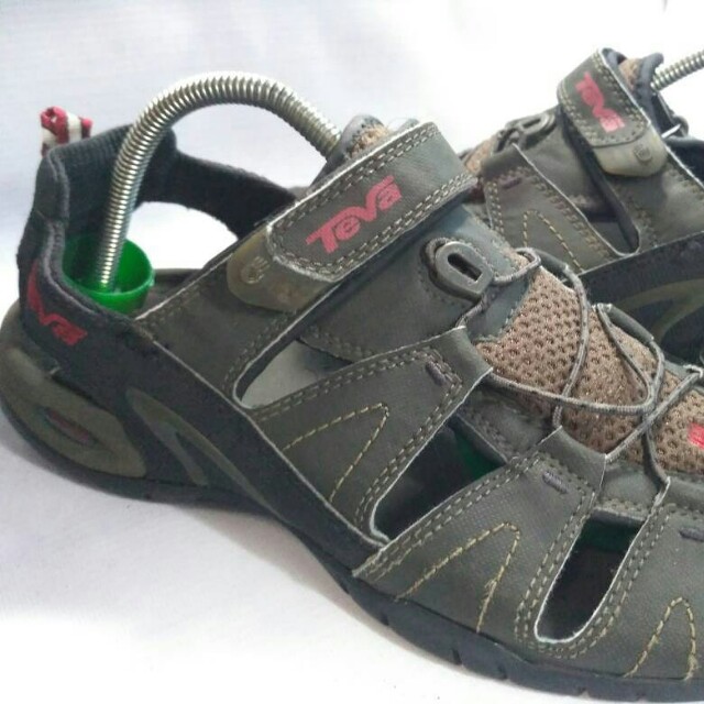 teva dozer sandals