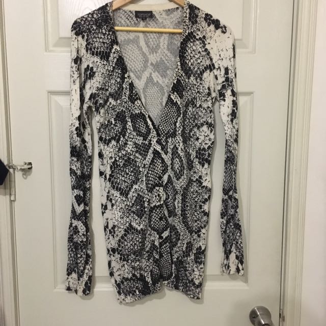 Topshop snake print long cardigan (Category: Others Tops) located in Mandaluyong City. Submitted by goodbyethingsph (Listing ID 147609423, Image 1). Description: Worn a few times but still in good condition. Size: EUR 40 US 8 MOP: BDO deposit only SF c/o buyer Shipping via Xend or LBC To be shipped within 2-3 business days from payment date No returns. No meet-ups. RFS: decluttering *PIOG.