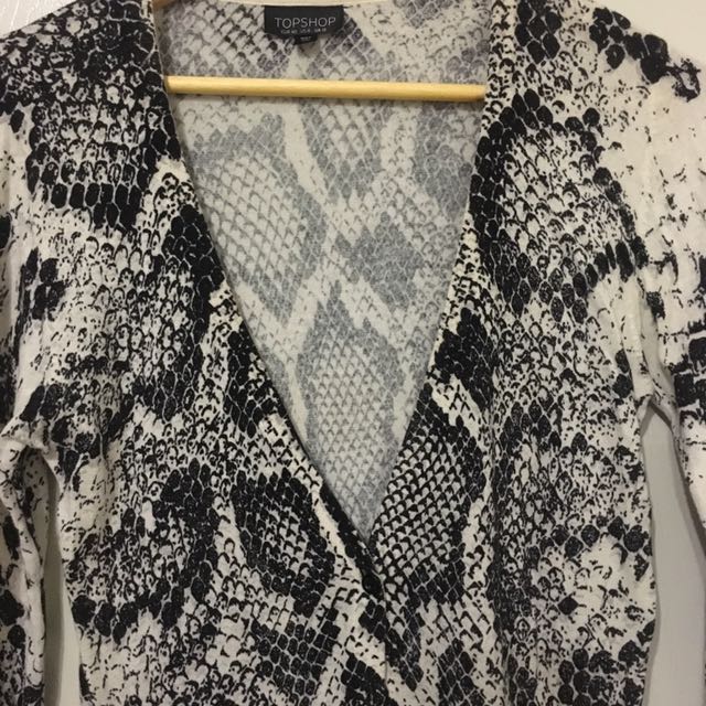 Topshop snake print long cardigan (Category: Others Tops) located in Mandaluyong City. Submitted by goodbyethingsph (Listing ID 147609423, Image 2). Description: Worn a few times but still in good condition. Size: EUR 40 US 8 MOP: BDO deposit only SF c/o buyer Shipping via Xend or LBC To be shipped within 2-3 business days from payment date No returns. No meet-ups. RFS: decluttering *PIOG.