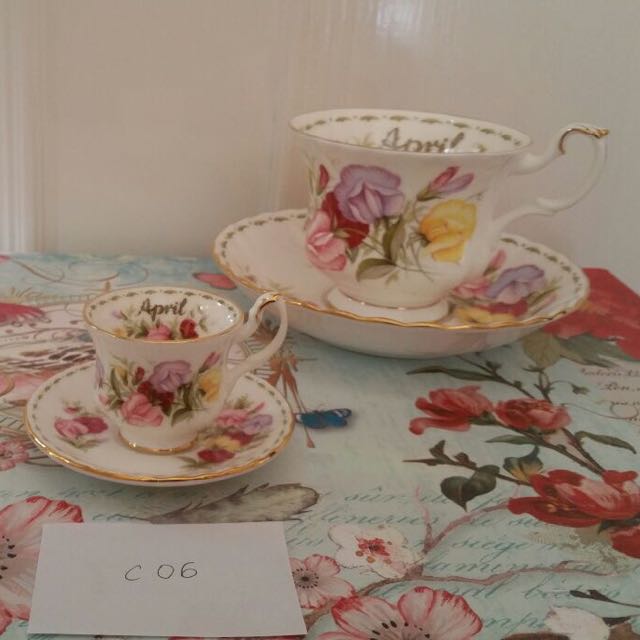 C06 VINTAGE ROYAL ALBERT FLOWER OF THE 