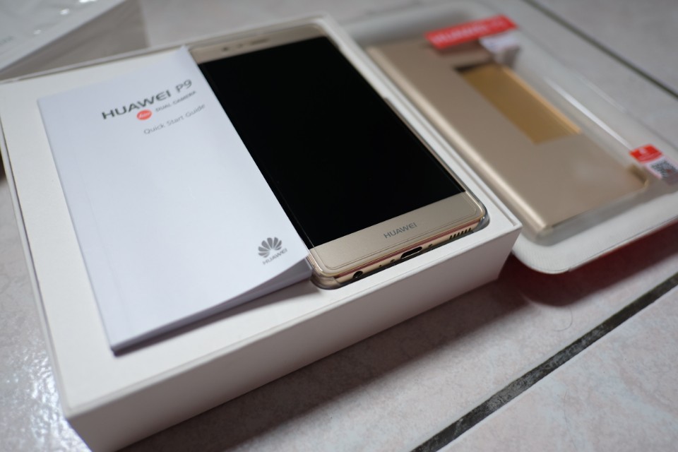 Huawei P9 Prestige Gold P9 Rimless View Flipcase Mobile Phones