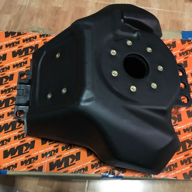 Duke 200 petrol tank price 2025