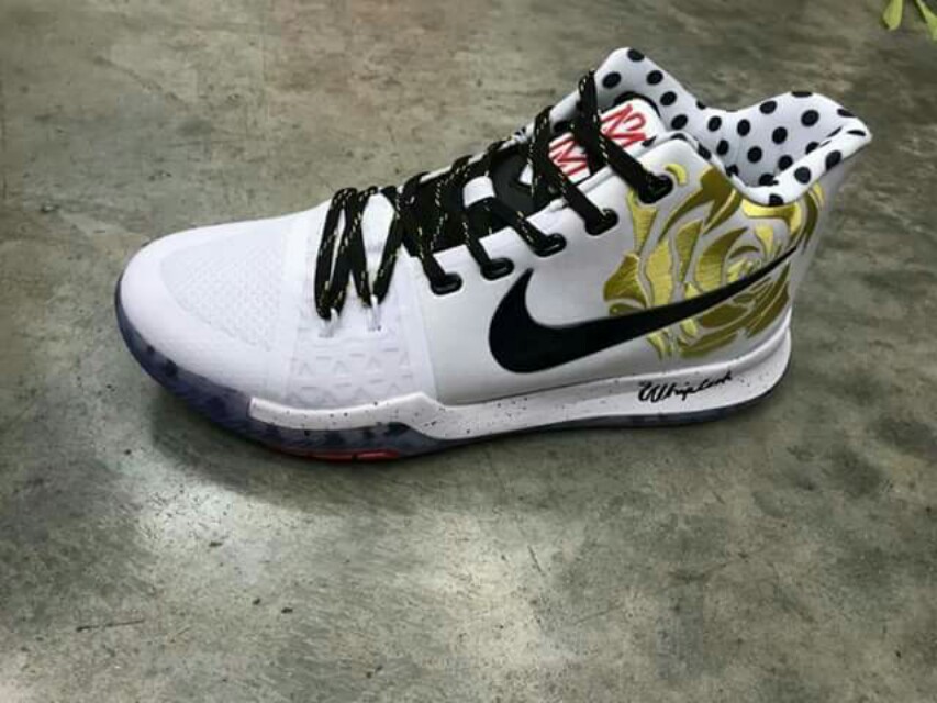 Kyrie shop 3 moms