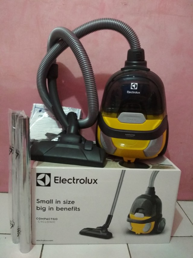 Vacuum Cleaner Electrolux Z1230 Electronics Others On Carousell