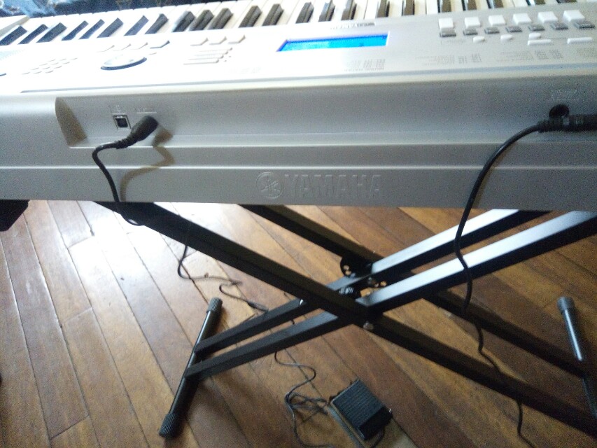 Yamaha DGX220 Portable Grand Keyboard, Hobbies & Toys, Music & Media