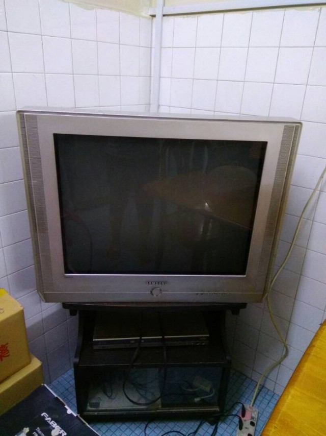 29 Samsung Tv And Free Small Tv Cabinet Electronics Tvs