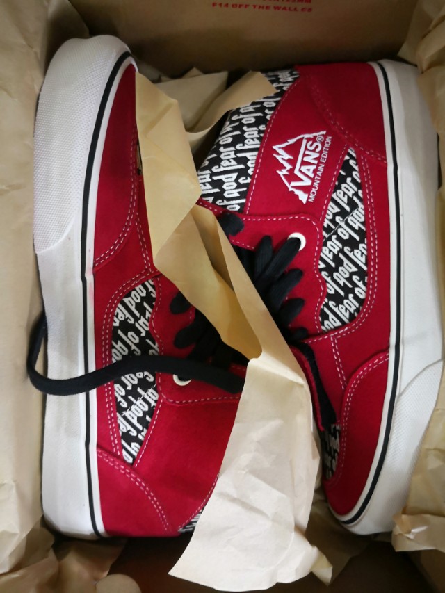 Fear of god vans mountain on feet top