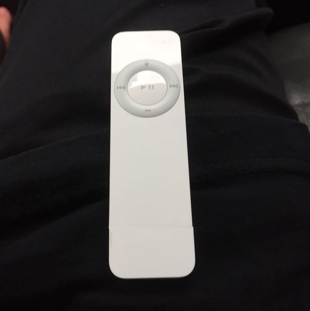 Ipod Shuffle 1 Gen 512Mb, Audio, Portable Audio Accessories On Carousell