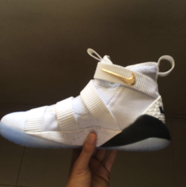 Lebron soldier XI Court General
