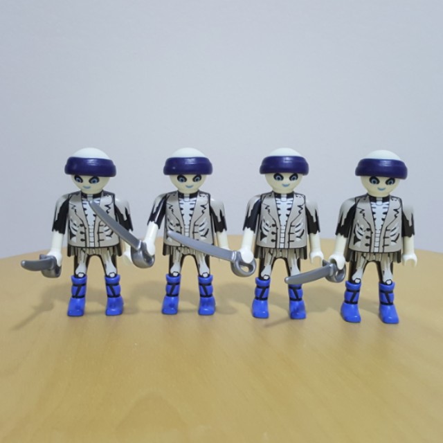 playmobil skeleton