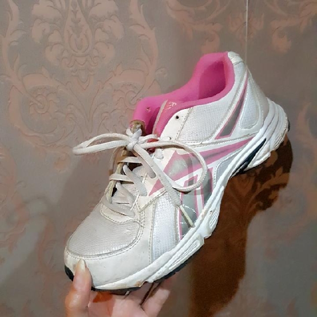 Sepatu Reebok Ori Wanita Size 37 Warna Putih Pink Fesyen Wanita Sepatu Di Carousell