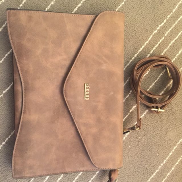 feraud sling bag