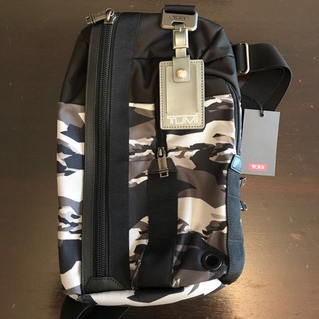 Tumi hot sale morado sling