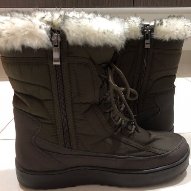 universal traveller snow boots