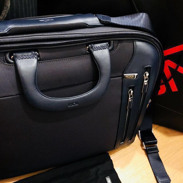 tumi arrive briefcase